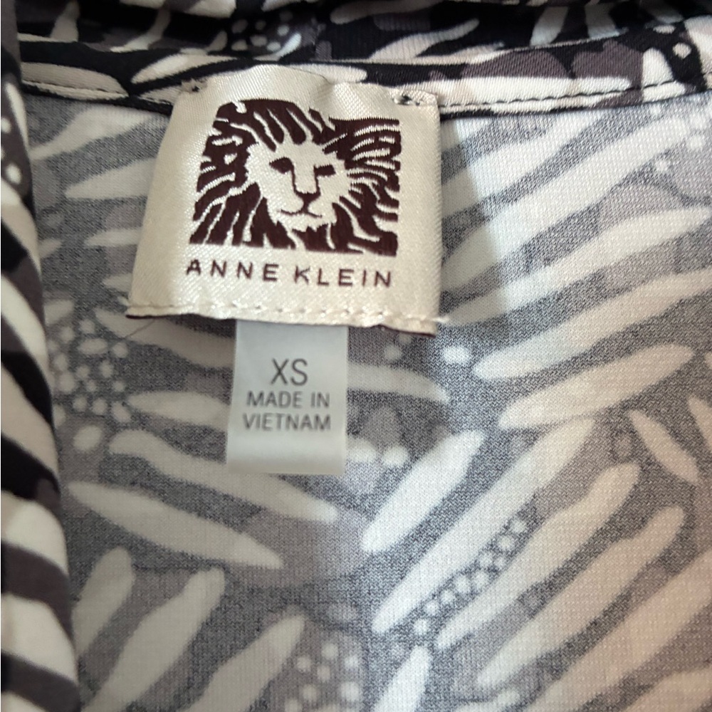 Anne Klein Monochrome Patterned Top - Picture 4 of 6
